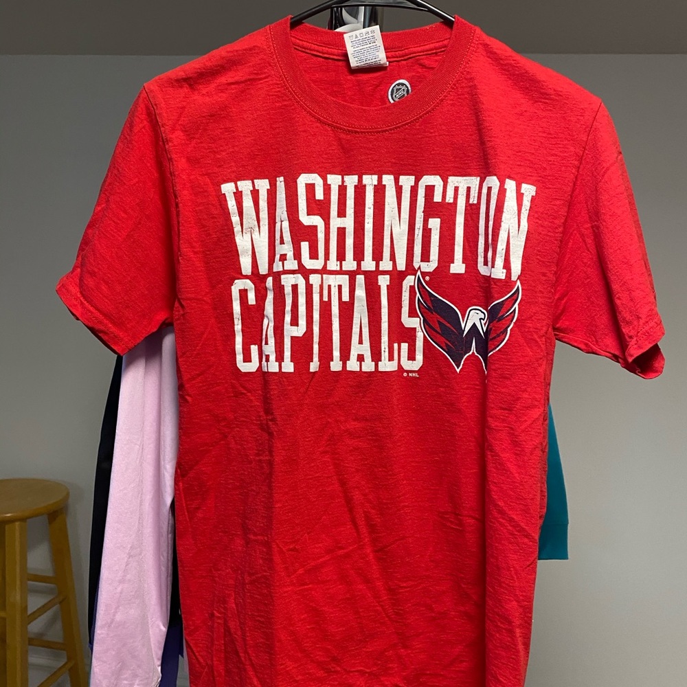 Washington capitals t-shirt small